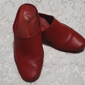 White Mountain women's Darlene red slides size 6M leather upper.